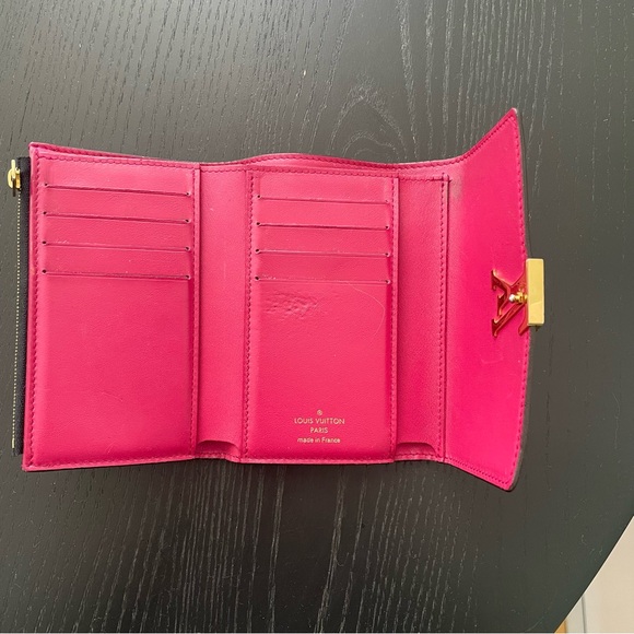 Louis Vuitton Capucines Compact Wallet - Picture 2 of 7